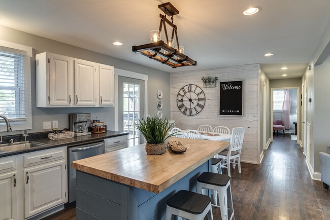 Photo - 121 Dennis Rd