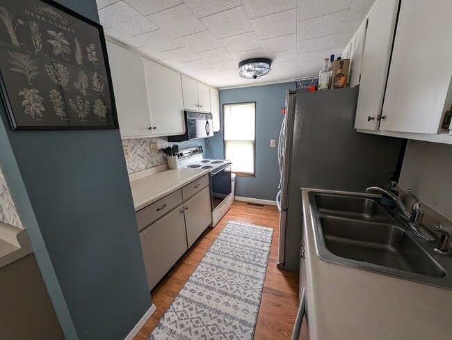 Photo - 608 8th Ave SW