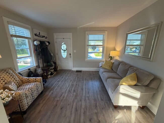 Photo - 307 S Whiteoak St