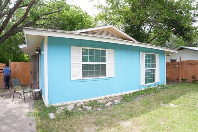 Photo - 1302 Begonia Terrace House