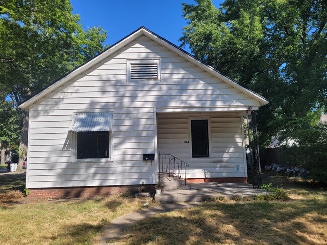 Building Photo - 1124 W Koenig St Rental