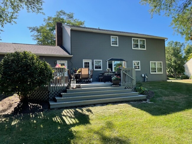 102 N Stauffer Dr