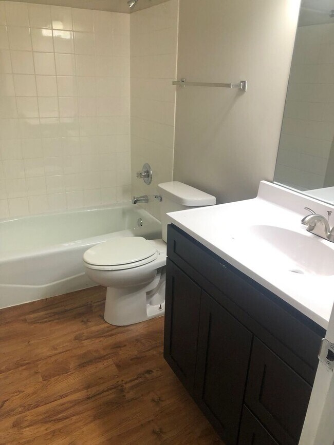 Photo - Charming 1-Bedroom 1-bathroom Apartment in the Heart of Chesterton! Unidad A2