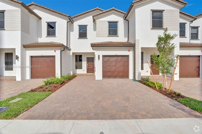Building Photo - 252 SW 159th Ter Rental