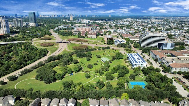 Photo - 3003 Memorial Ct