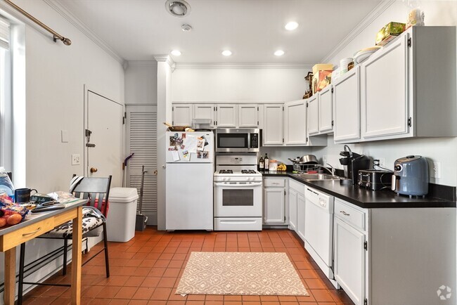 Building Photo - 105 W Fourth St Unit 3B Rental