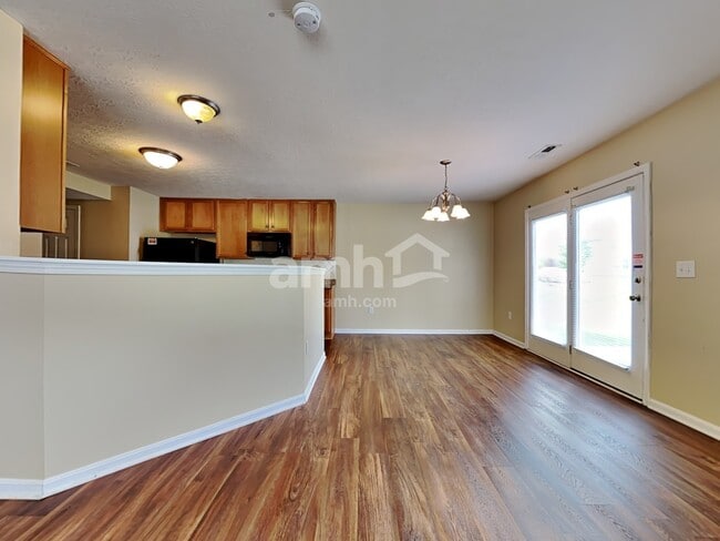 Photo - 320 Hennepin Dr