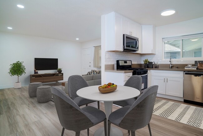 Photo - Winnetka Gardens Apartments