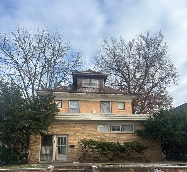 Building Photo - 304 N 22nd St Unit Nice /StylishApartment