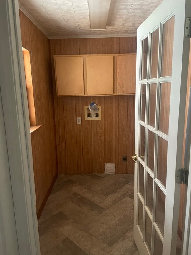 Laundry room - 1125 Normandy Ln