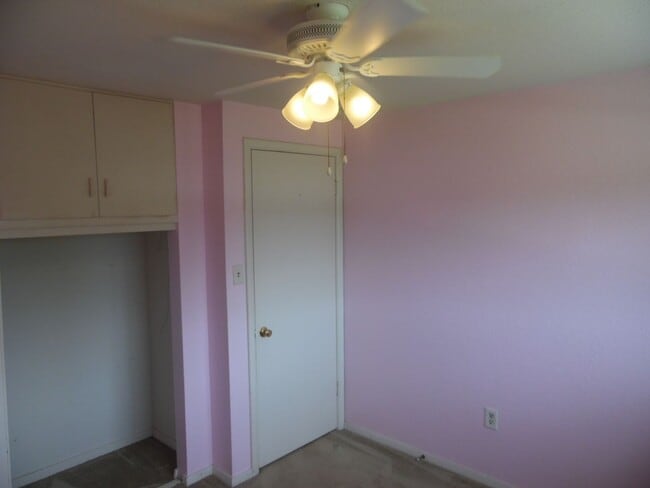 Photo - 3 bedroom, 1.5 Bath Townhouse in Villages ...