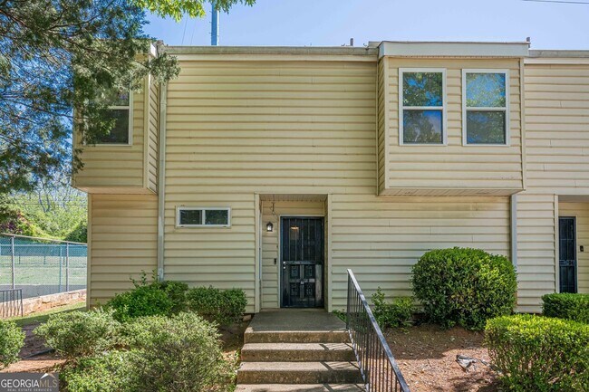 Photo - 2016 Oak Park Ln