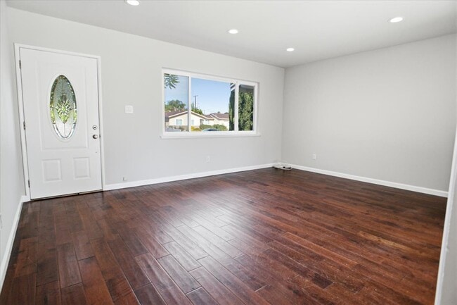 Photo - 7737 Minstrel Ave