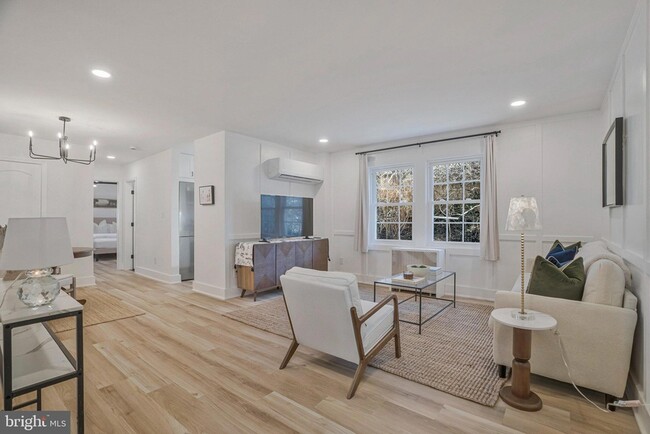 Building Photo - 1217 N Kensington St Rental
