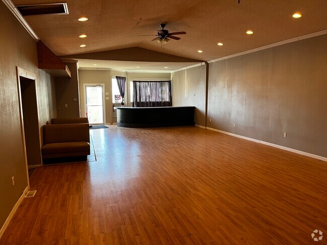 Building Photo - Claremont Block Apartments/Commercials Unit 109main