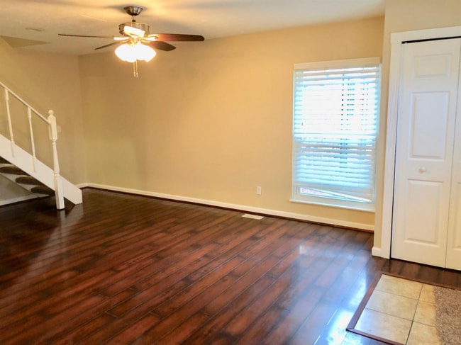 Photo - 16 Stardust Ct