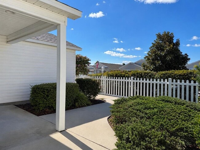 Photo - 2452 Soper St
