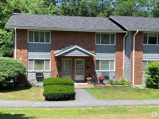 Building Photo - 2 Bedroom Townhouse Unit D-06