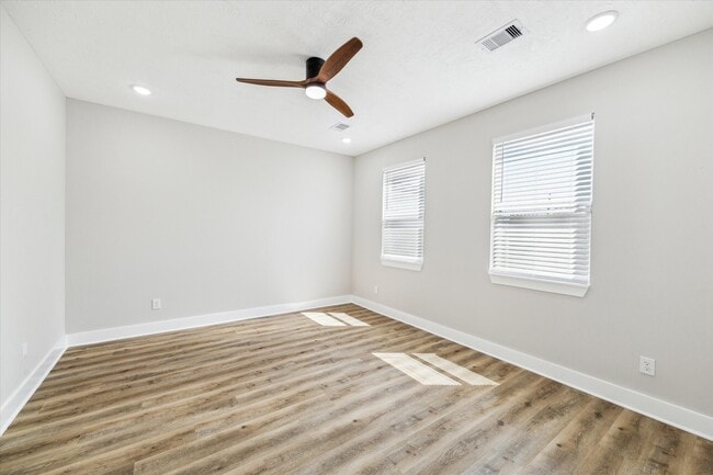 Photo - 8130 Sunbury St