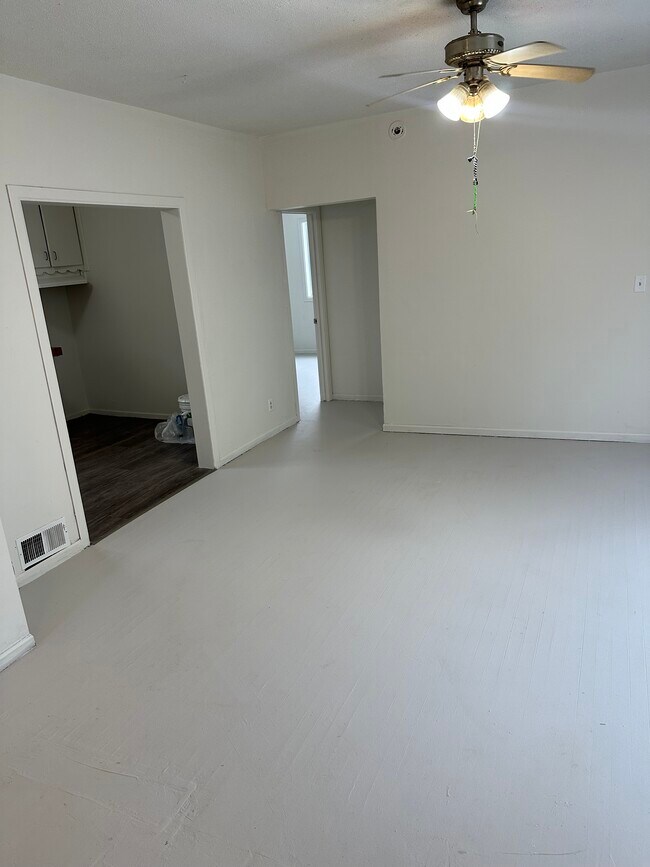 Photo - 730 Thomas Ave