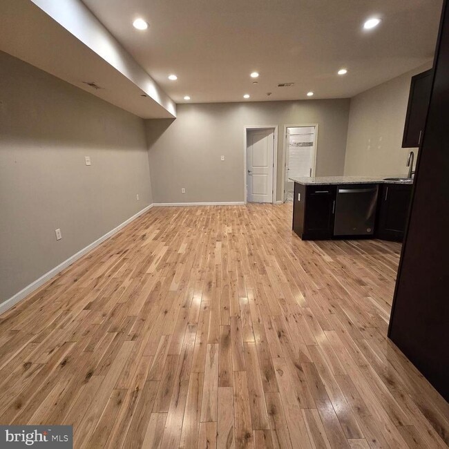 Building Photo - 4309 Main St Unit 2