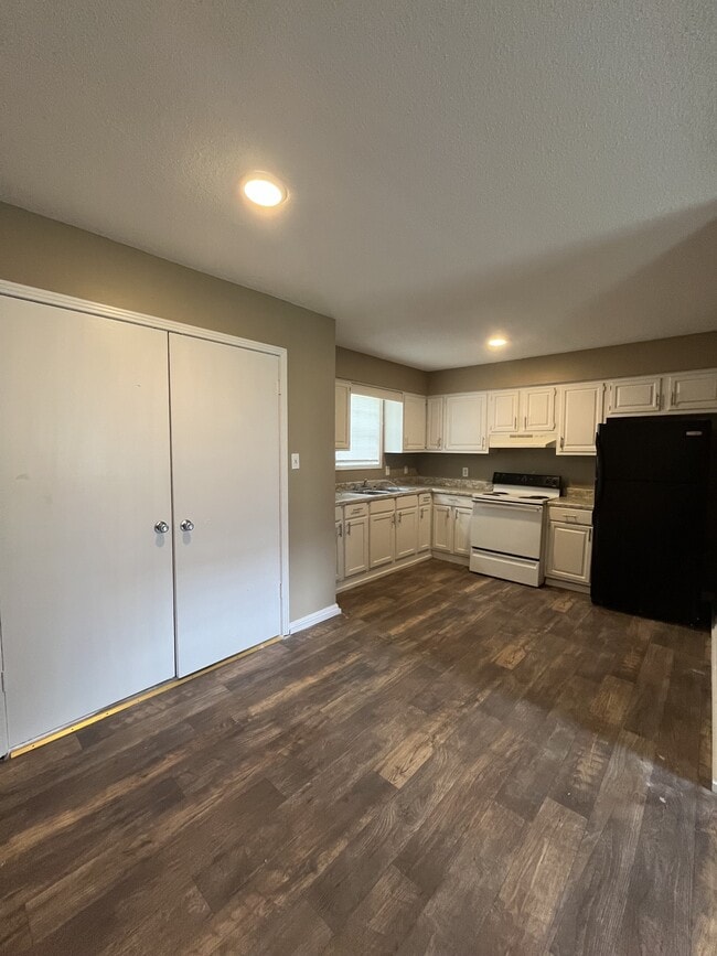 Photo - 496 Joshwood Dr
