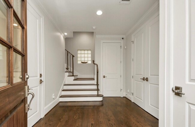 Photo - 15623 Broad St