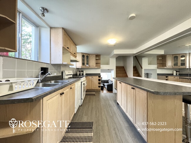 Photo - Spacious Open-Concept Studio Basement Apartment with Outdoor Space – Mississauga Unit 2