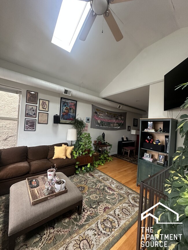 Photo - 1627 W Grand Ave Unit 3