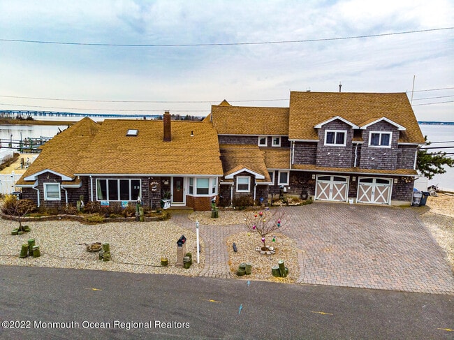 Photo - 23 Harborside Dr W
