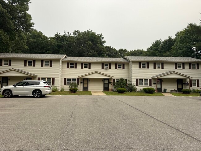 Very quiet area - 86 Pinecrest Dr Unit 1D