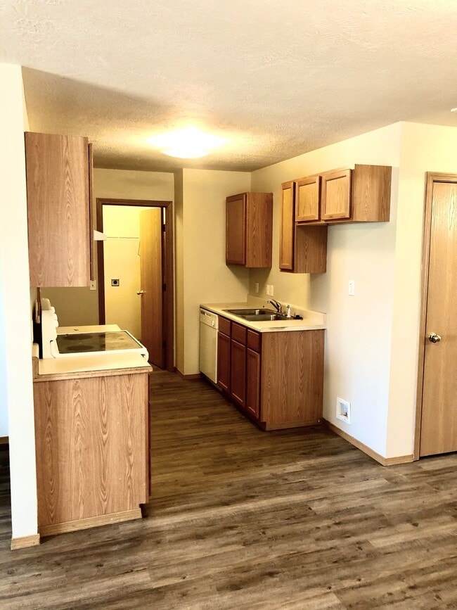 Photo - Updated 2 bedroom - 2 bath Duplex in Clever