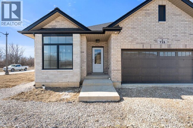 Photo - 715 Elliot Pt Rd