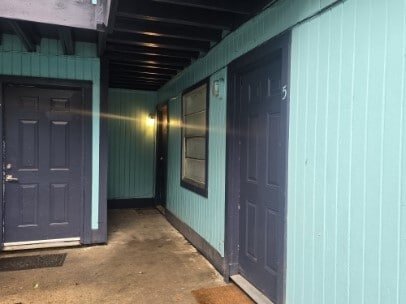 Building Photo - 3714 Ave S Unit 6