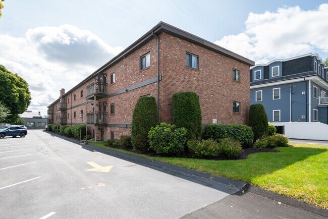 Photo - 146 Willow St Unit 4