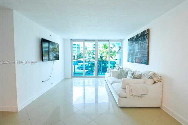7501 E Treasure Dr Unit 1H