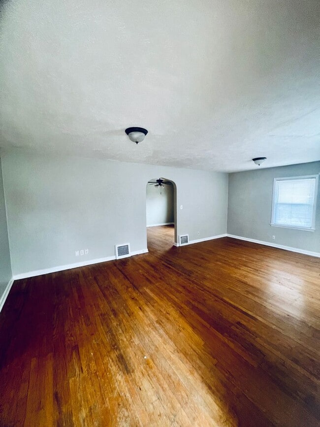Photo - Large 2 bed 1 bath Duplex in Dundee!