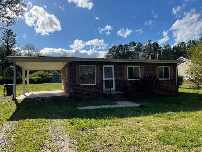 Adorable Two Bedroom House in the New Have... - Adorable Two Bedroom House in the New Have...