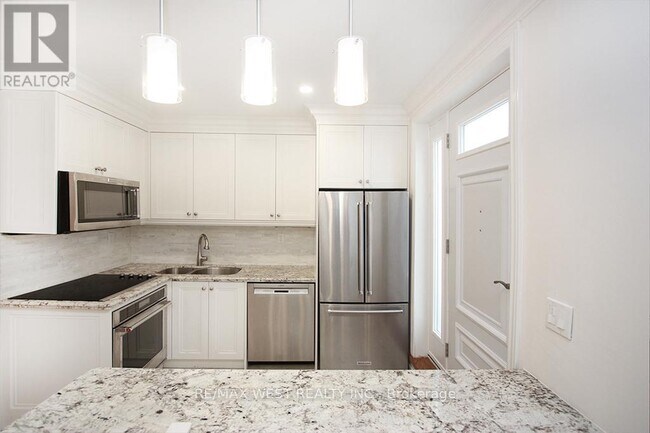 Photo - 1602 Bloor St W