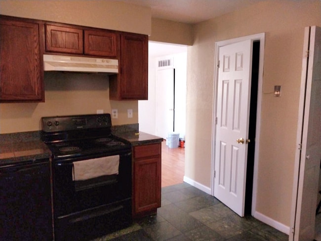 6751 E 72nd Pl