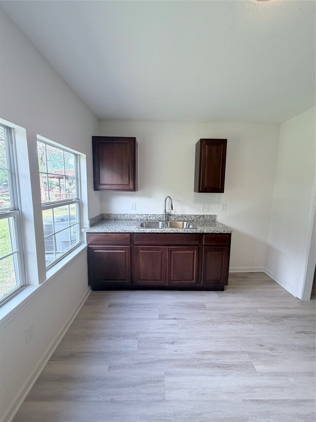 Photo - 8837 Oak Knoll Ln