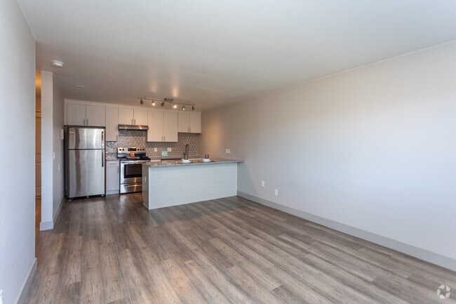 1BR, 1BA - 550SF