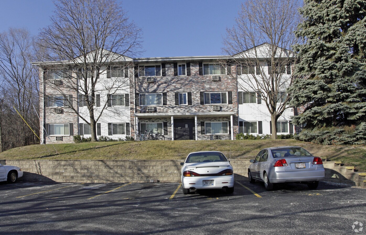 Photo - Parqueview Apartments