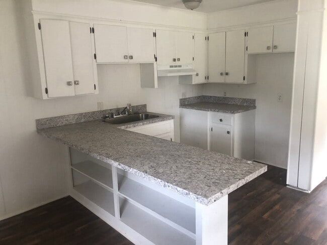 Photo - 1361 Lymon Reece Rd Unidad 1361 Lymon Reece Rd -  B