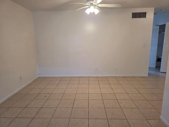 Photo - 4760 NW 24th Ct Unit B211