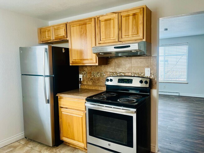 Photo - 16th7130 Unit #A