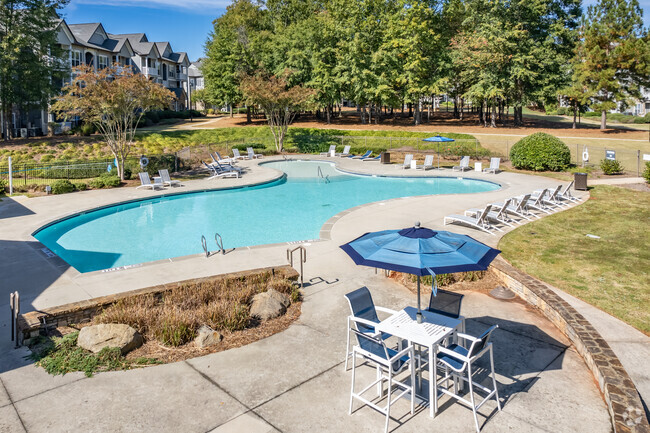 Resort-Style Pool with Sun Deck - Eagle's Brooke Rental