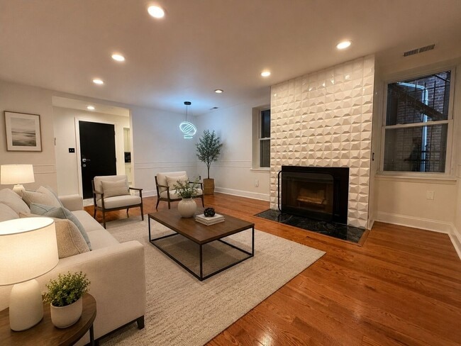 Building Photo - Rittenhouse Square Apartment in a Prime Center City Location