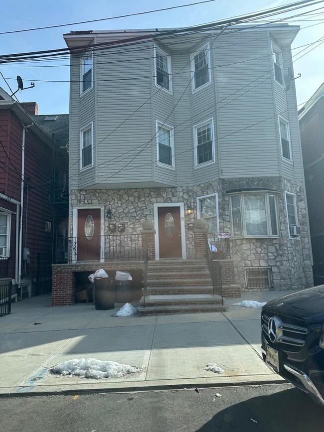 Building Photo - 18 Britton St Unit 3 Rental