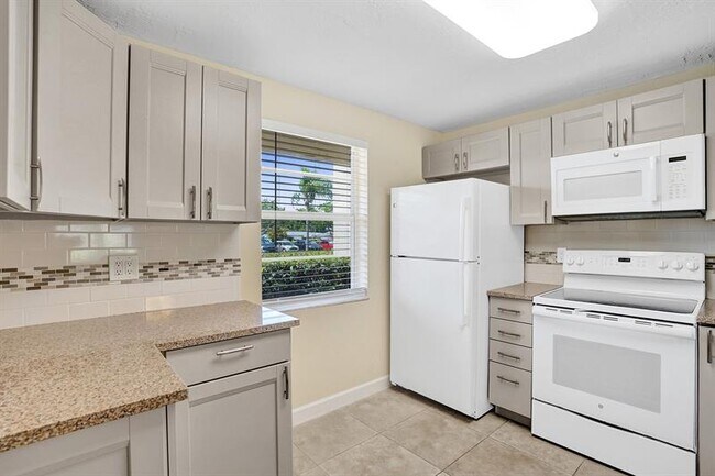 Building Photo - 301 SE 3rd St Unit 110 Rental